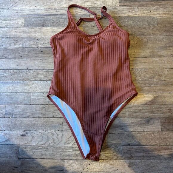 Swimsuit one piece size medium - Picture 1 of 7